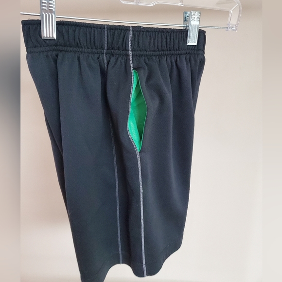Cat & Jack Boy's Black Shorts Size Small (6/7)| Great Condition - Picture 4 of 6